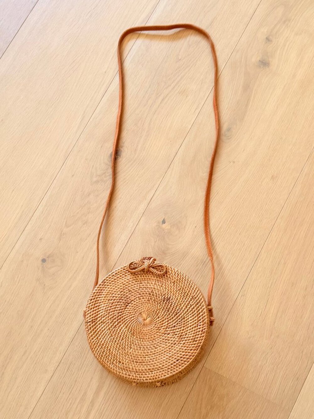 Round wicker cross body bag.